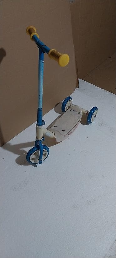 Dečiji trotinet sa 3 točka - Konstrukcija: prednji točak + dva zadnja na lalafo.rs Dečiji trotinet sa 3 točka - Konstrukcija: prednji točak + dva zadnja