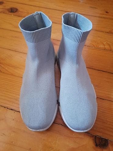 Patike, broj 39
Par puta obuvene. Neoštećene na lalafo.rs — 1 Patike, broj 39
Par puta obuvene. Neoštećene — 1