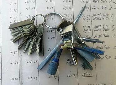 Antiques: Lot starih ključeva, 2 za strujne ormare CENA za sve. Lot starih at lalafo.rs — 1 Antiques: Lot starih ključeva, 2 za strujne ormare CENA za sve. Lot starih — 1