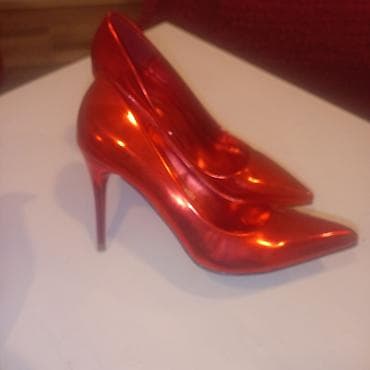 Crvene salonke sa visokom štiklom – sjajni, metalik finiš - Model na lalafo.rs — 4 Crvene salonke sa visokom štiklom – sjajni, metalik finiš - Model — 4