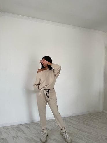 zenske broj: Dvodeleni ženski komplet – dukserica i trenerka sa sitnim tačkicama - at lalafo.rs — 4 zenske broj: Dvodeleni ženski komplet – dukserica i trenerka sa sitnim tačkicama - — 4