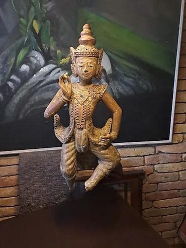 Drvena skulptura sa utisnutim staklicima. Figura je velika i masivna na lalafo.rs — 6 Drvena skulptura sa utisnutim staklicima. Figura je velika i masivna — 6