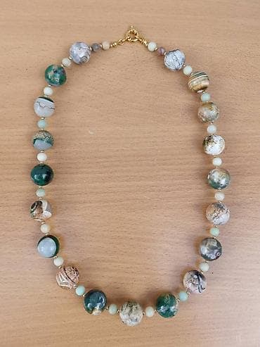 Ogrlica od šarenog Poludragog kamenja Ogrlica od raznog šarenog na lalafo.rs Ogrlica od šarenog Poludragog kamenja Ogrlica od raznog šarenog