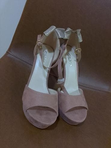 Women's Footwear: Puder roze,sa ukrasnom masnom,visoke potpetice,idealno za matursko at lalafo.rs — 1 Women's Footwear: Puder roze,sa ukrasnom masnom,visoke potpetice,idealno za matursko — 1