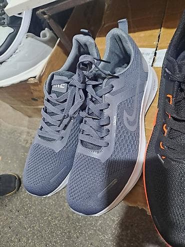 Trainers: Akcija 41 do 46
Cena 2900 din 👟 at lalafo.rs — 7 Trainers: Akcija 41 do 46
Cena 2900 din 👟 — 7