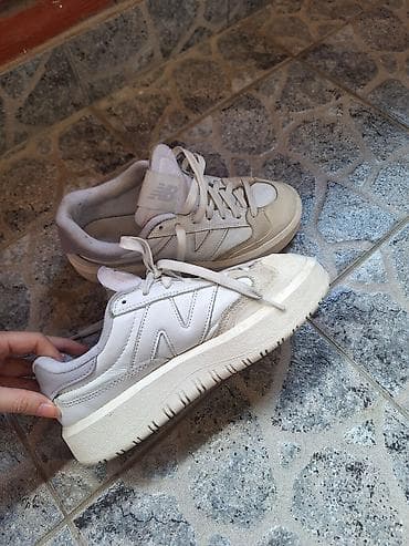 New balance bele patike, nosene 7-8 puta, ocuvane, 39.5 broj ali je na lalafo.rs New balance bele patike, nosene 7-8 puta, ocuvane, 39.5 broj ali je