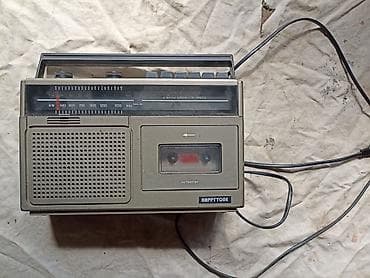 Radio-kasetofon sa slike, kasetofon radiradio šušti dok se pomera na lalafo.rs Radio-kasetofon sa slike, kasetofon radiradio šušti dok se pomera