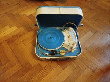 Antique devices: Retro,stari mali gramofon u koferu. Simpatican mali gramofon,vise kao at lalafo.rs — 5 Antique devices: Retro,stari mali gramofon u koferu. Simpatican mali gramofon,vise kao — 5