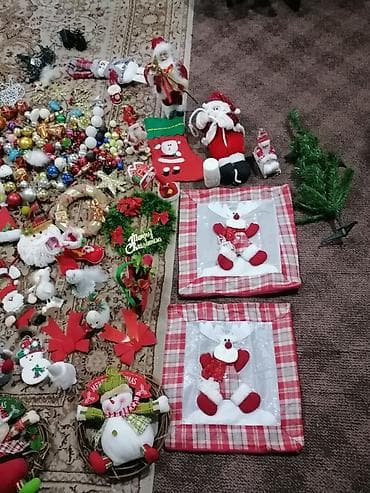 Razni novogodišnji ukrasi. Ima baš dosta svega. Sve za 5500 na lalafo.rs — 4 Razni novogodišnji ukrasi. Ima baš dosta svega. Sve za 5500 — 4