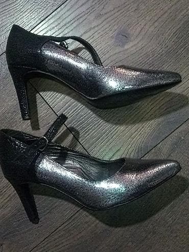 Elegantne ženske salonke sa kaišićem preko rista (Mary Jane stil). - na lalafo.rs — 1 Elegantne ženske salonke sa kaišićem preko rista (Mary Jane stil). - — 1