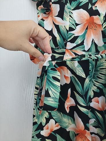 Kombinezon sa v izrezom, S veličina, potpuno nov i lagan na lalafo.rs — 2 Kombinezon sa v izrezom, S veličina, potpuno nov i lagan — 2