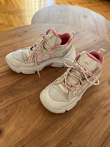 Original Tommy patikeZ Broj 39. Top stoje, preudoban model. Stanje na lalafo.rs Original Tommy patikeZ Broj 39. Top stoje, preudoban model. Stanje