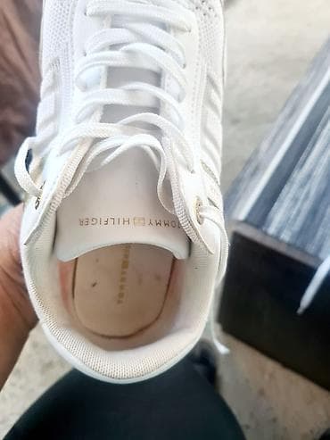 Patike Tommy Hilfiger u beloj boji sa zlatnim detaljima, dizajnirane na lalafo.rs — 10 Patike Tommy Hilfiger u beloj boji sa zlatnim detaljima, dizajnirane — 10