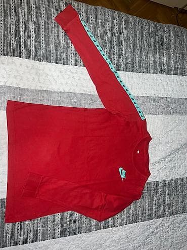 NIKE majica vel.M (137-147cm) nošena ali super očuvana na lalafo.rs — 2 NIKE majica vel.M (137-147cm) nošena ali super očuvana — 2