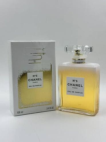 Ovo je bočica Chanel N°5 Eau de Parfum od 100 ml. To je legendarni na lalafo.rs Ovo je bočica Chanel N°5 Eau de Parfum od 100 ml. To je legendarni