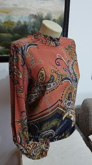 Reserved prelepa šarena bluza. Oko vrata ima karnerić pogledajte i at lalafo.rs — 6 Reserved prelepa šarena bluza. Oko vrata ima karnerić pogledajte i — 6