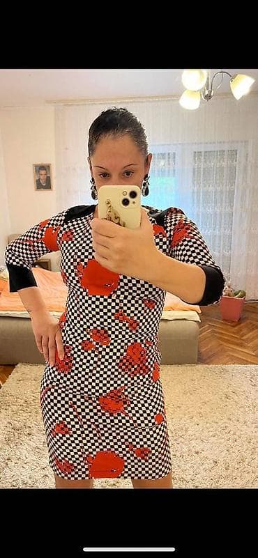 Potpuno nova Pasage haljina, kupljena pre 9 godina za 20 godina na lalafo.rs Potpuno nova Pasage haljina, kupljena pre 9 godina za 20 godina