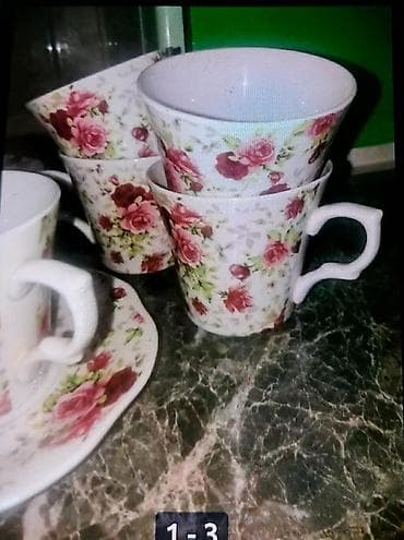 Servis za kafu. Prelep. 6 šoljica sa tacnama. Porcelan na lalafo.rs Servis za kafu. Prelep. 6 šoljica sa tacnama. Porcelan