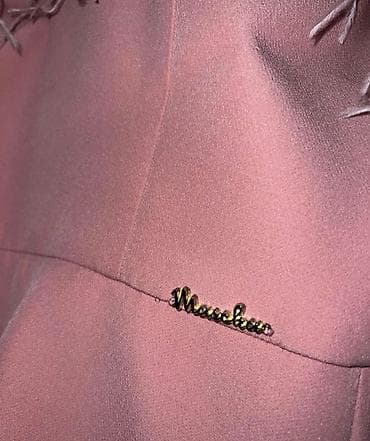 Mini haljina Marija Offredi, model bez bretela u puder‑roze boji na lalafo.rs — 4 Mini haljina Marija Offredi, model bez bretela u puder‑roze boji — 4