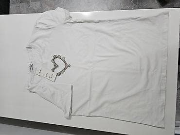 Beli ženski T‑shirt sa ukrasnim srcem - Brend: Miss Charm Paris - na lalafo.rs — 1 Beli ženski T‑shirt sa ukrasnim srcem - Brend: Miss Charm Paris - — 1