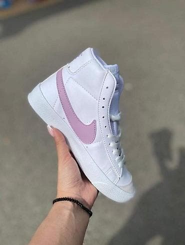 Broj 36-40
Cena 3500 din na lalafo.rs — 2 Broj 36-40
Cena 3500 din — 2