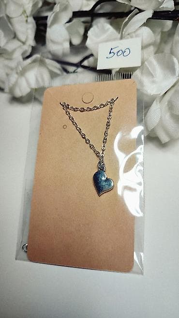 Srebrnasti ogrlica lančić sa priveskom u obliku srca. - Dizajn na lalafo.rs Srebrnasti ogrlica lančić sa priveskom u obliku srca. - Dizajn