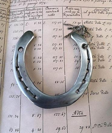 Antiques: Vintage SREĆNA POTKOVICA sa rupama za kačenje na automobil at lalafo.rs — 4 Antiques: Vintage SREĆNA POTKOVICA sa rupama za kačenje na automobil — 4