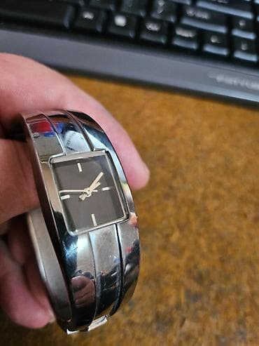 Pocket watches: Metalni ženski ručni sat – narukvica, kvadratno kućište Sat je potpuno at lalafo.rs — 4 Pocket watches: Metalni ženski ručni sat – narukvica, kvadratno kućište Sat je potpuno — 4