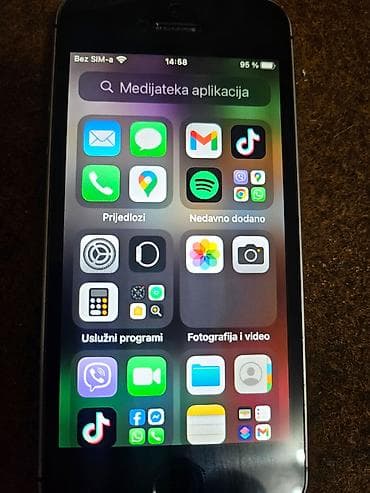 Apple iPhone SE (1. generacija) – model MP862FD/A, srebrna boja. Iphon na lalafo.rs — 9 Apple iPhone SE (1. generacija) – model MP862FD/A, srebrna boja. Iphon — 9
