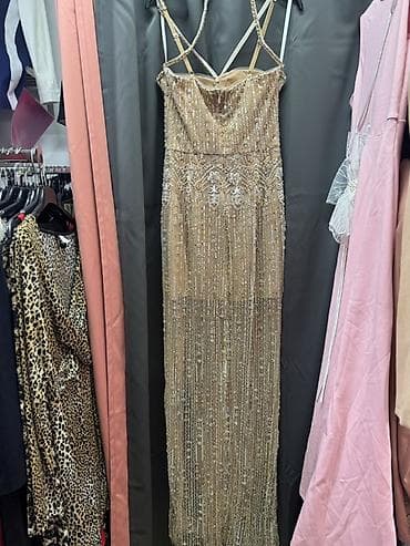 Elegantna večernja haljina sa ručnim perlama i šljokicama M velicine na lalafo.rs Elegantna večernja haljina sa ručnim perlama i šljokicama M velicine