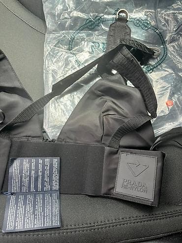 Prada Re-Nylon top/bra u crnoj boji. - Materijal: Prada Re-Nylon na lalafo.rs — 4 Prada Re-Nylon top/bra u crnoj boji. - Materijal: Prada Re-Nylon — 4