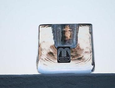 CASCADE England ICE CUBE Scandinavian Design svećnjak. Made in na lalafo.rs CASCADE England ICE CUBE Scandinavian Design svećnjak. Made in