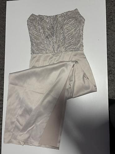 sako laneni: Elegantna večernja haljina u šampanj/bež nijansi. - Kroj: duga, uska at lalafo.rs — 2 sako laneni: Elegantna večernja haljina u šampanj/bež nijansi. - Kroj: duga, uska — 2