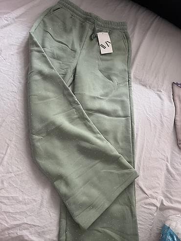 Women's Sweatsuits: Zelene ženske trenerke sa ravnim nogavicama i diskretnim sitnim at lalafo.rs — 2 Women's Sweatsuits: Zelene ženske trenerke sa ravnim nogavicama i diskretnim sitnim — 2