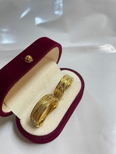 Burme – set od dva prstena u baršunastoj kutiji Velicina 9 10. 11,12 na lalafo.rs — 1 Burme – set od dva prstena u baršunastoj kutiji Velicina 9 10. 11,12 — 1