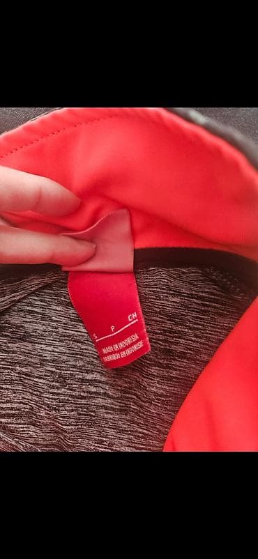 Prelep original Nike gornji deo trenerke s velicina na lalafo.rs — 4 Prelep original Nike gornji deo trenerke s velicina — 4