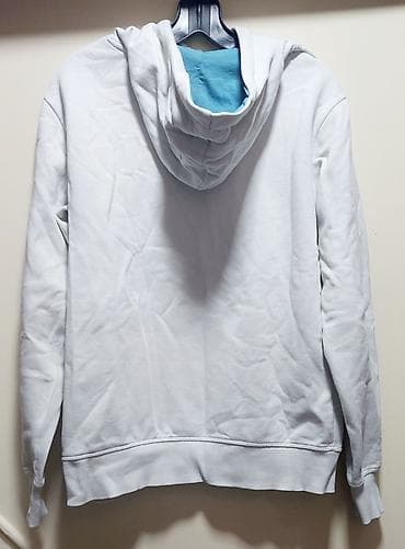 Bela dukserica sa kapuljačom i printom sprijeda. Prednja strana ima na lalafo.rs — 2 Bela dukserica sa kapuljačom i printom sprijeda. Prednja strana ima — 2