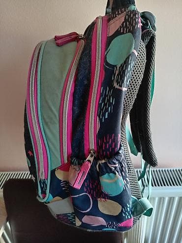 Školski anatomski ranac za devojčice, očuvan, sve ispravno. Ima tri na lalafo.rs — 4 Školski anatomski ranac za devojčice, očuvan, sve ispravno. Ima tri — 4