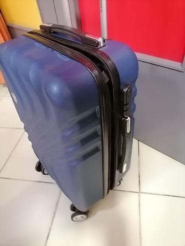 Kofer manji tvrdi na 4 točkića oko 55 /35/20 ispravan dobar u plavoj na lalafo.rs — 4 Kofer manji tvrdi na 4 točkića oko 55 /35/20 ispravan dobar u plavoj — 4