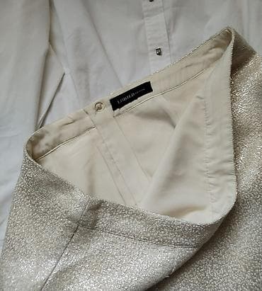Marks Spencer sjajnog krem materijala u velicini 42/XL. Perfektno na lalafo.rs — 2 Marks Spencer sjajnog krem materijala u velicini 42/XL. Perfektno — 2