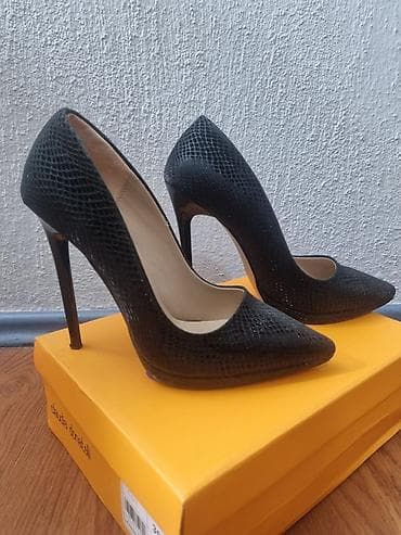 Zenske salonke kroko br 39
Nove na lalafo.rs — 1 Zenske salonke kroko br 39
Nove — 1