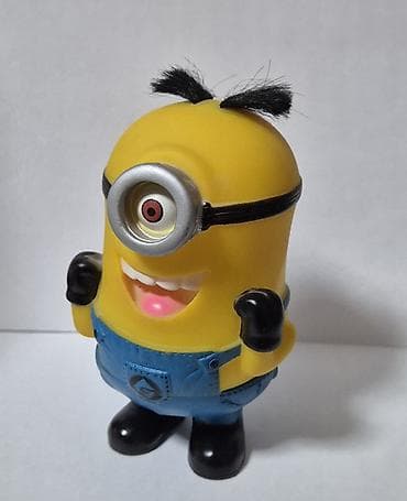 Minion kasica dobro očuvana, sa blagim tragovima igranja. Kao što je na lalafo.rs Minion kasica dobro očuvana, sa blagim tragovima igranja. Kao što je