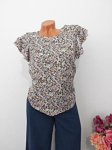 Elegantna i praktična bluza koja lako osvežava svaku kombinaciju na lalafo.rs Elegantna i praktična bluza koja lako osvežava svaku kombinaciju