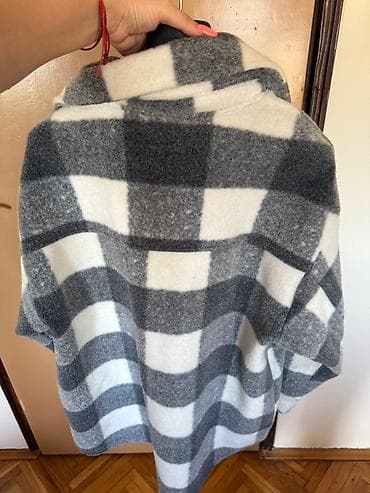 Nova Karirana jakna-kaput za L i xlza žene sa sivim i belim na lalafo.rs — 3 Nova Karirana jakna-kaput za L i xlza žene sa sivim i belim — 3