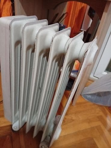 Uljani radijator ELEKTROLUXS od 6 rebara ili 1000 w ispravan na lalafo.rs — 1 Uljani radijator ELEKTROLUXS od 6 rebara ili 1000 w ispravan — 1