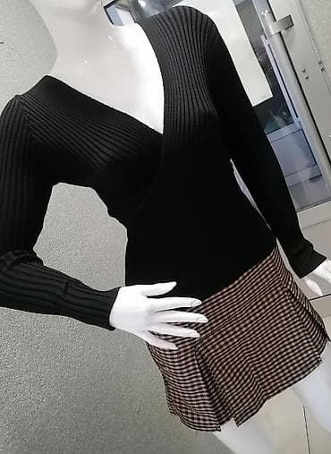 Crni, rebrasti crop top dugih rukava sa pertlanjem u predelu stomaka at lalafo.rs — 9 Crni, rebrasti crop top dugih rukava sa pertlanjem u predelu stomaka — 9