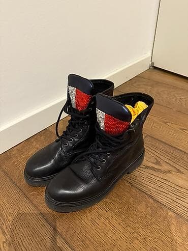 Tommy Hilfiger kozne cizmice
Veoma udobne
Stanje veoma dobro na lalafo.rs — 1 Tommy Hilfiger kozne cizmice
Veoma udobne
Stanje veoma dobro — 1