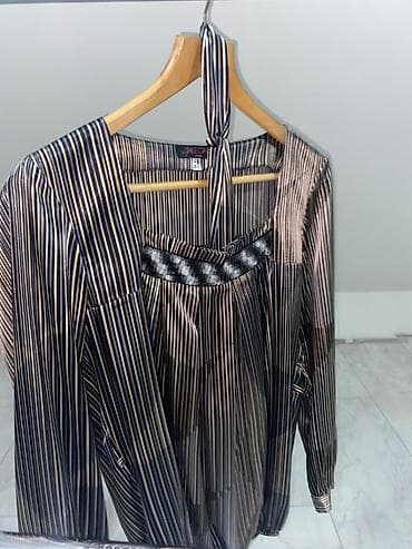 Satenska bluza sa pojasom. Veličina 40-44. Nošena dva puta, kao nova at lalafo.rs Satenska bluza sa pojasom. Veličina 40-44. Nošena dva puta, kao nova