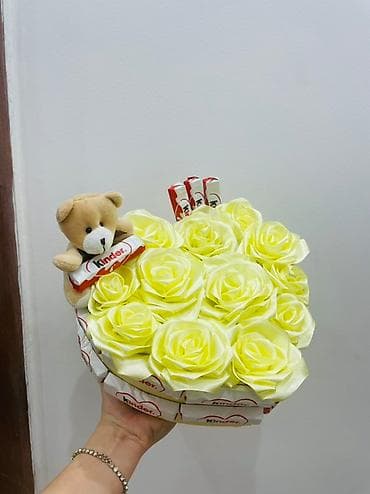 Dekorativna poklon-kutija u obliku srca, aranžirana kao buket. - at lalafo.rs — 2 Dekorativna poklon-kutija u obliku srca, aranžirana kao buket. - — 2