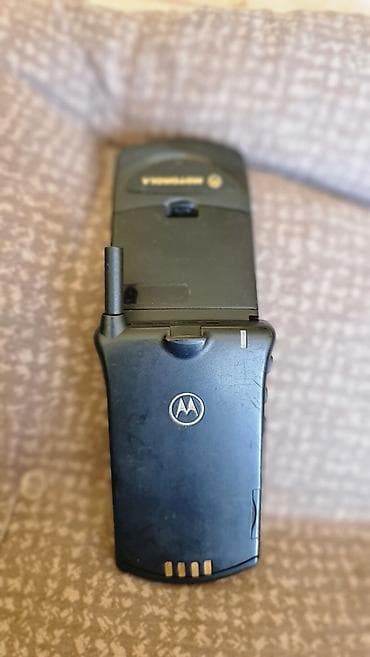 Motorola StarTAC – klasični preklopni GSM telefon - Model: Motorola at lalafo.rs — 8 Motorola StarTAC – klasični preklopni GSM telefon - Model: Motorola — 8